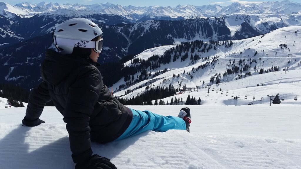 skier, boy, helmet-2093037.jpg